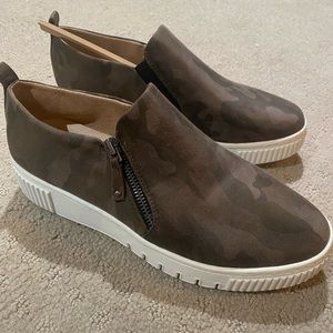 Never been worn shoes